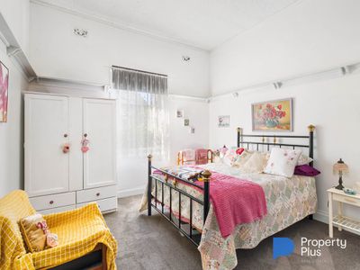 11 Peel Street, Charlton