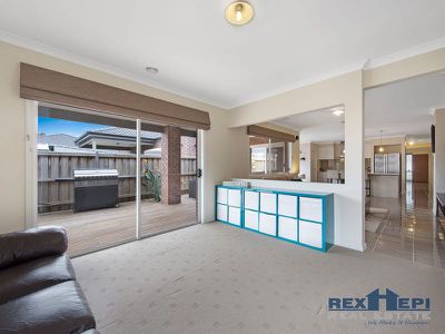 5 Fieldstone Crescent, Cranbourne North