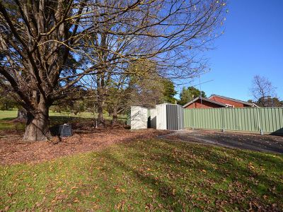 2 / 25 Fairway Avenue, Mount Beauty