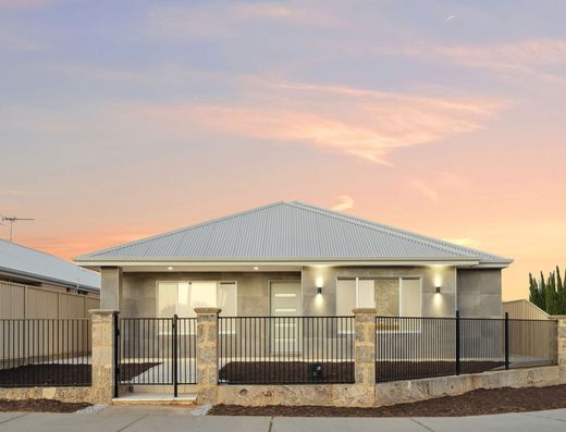 Experience Modern Luxury and Unbeatable Convenience - Your New Dream Home in Butler! 