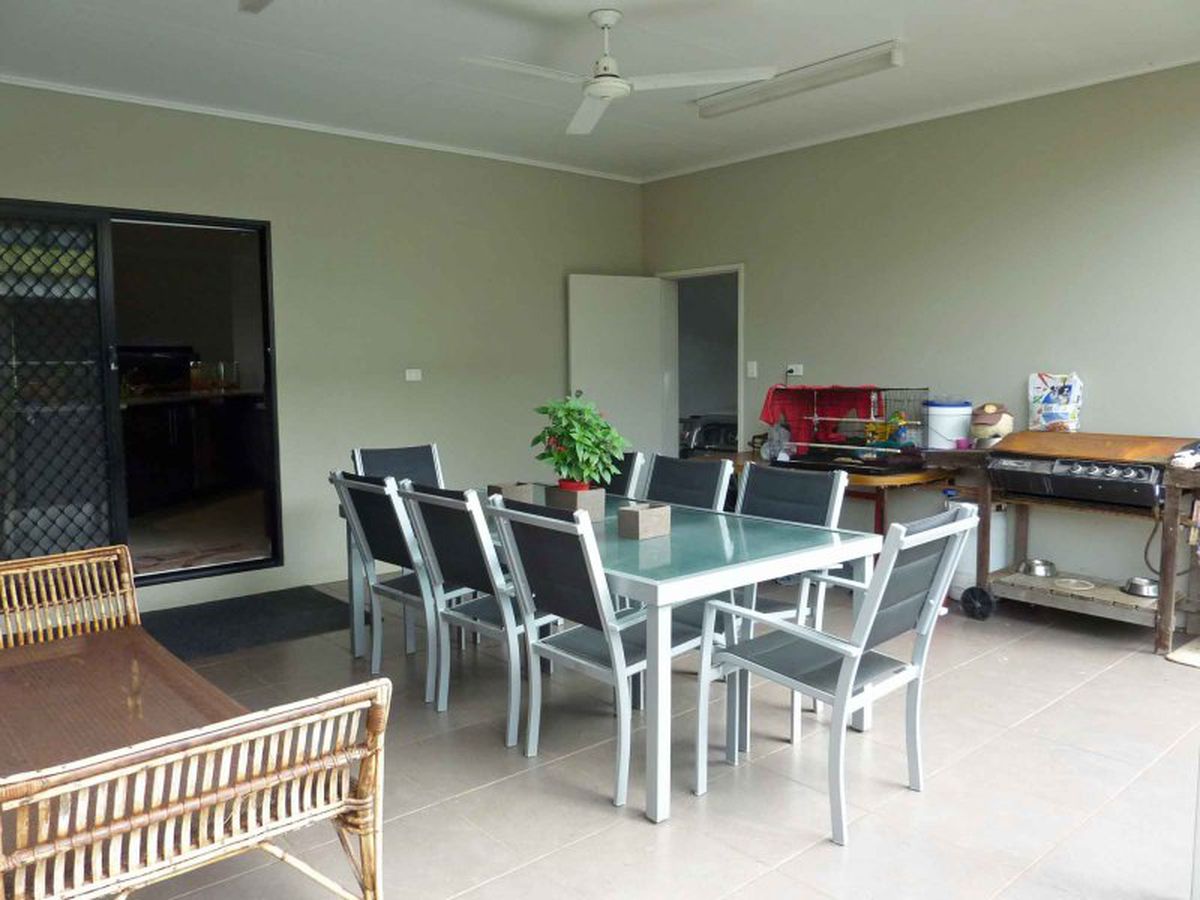 12 Countryview Drive, Atherton