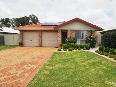 18 Glenshee Close, Dubbo