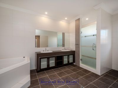 8 Newgain Cres, Carramar