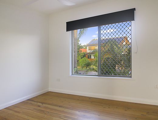 Renovated townhouse close to beach image 6