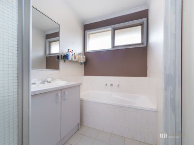 8 Hillview Rise, Hampton Park