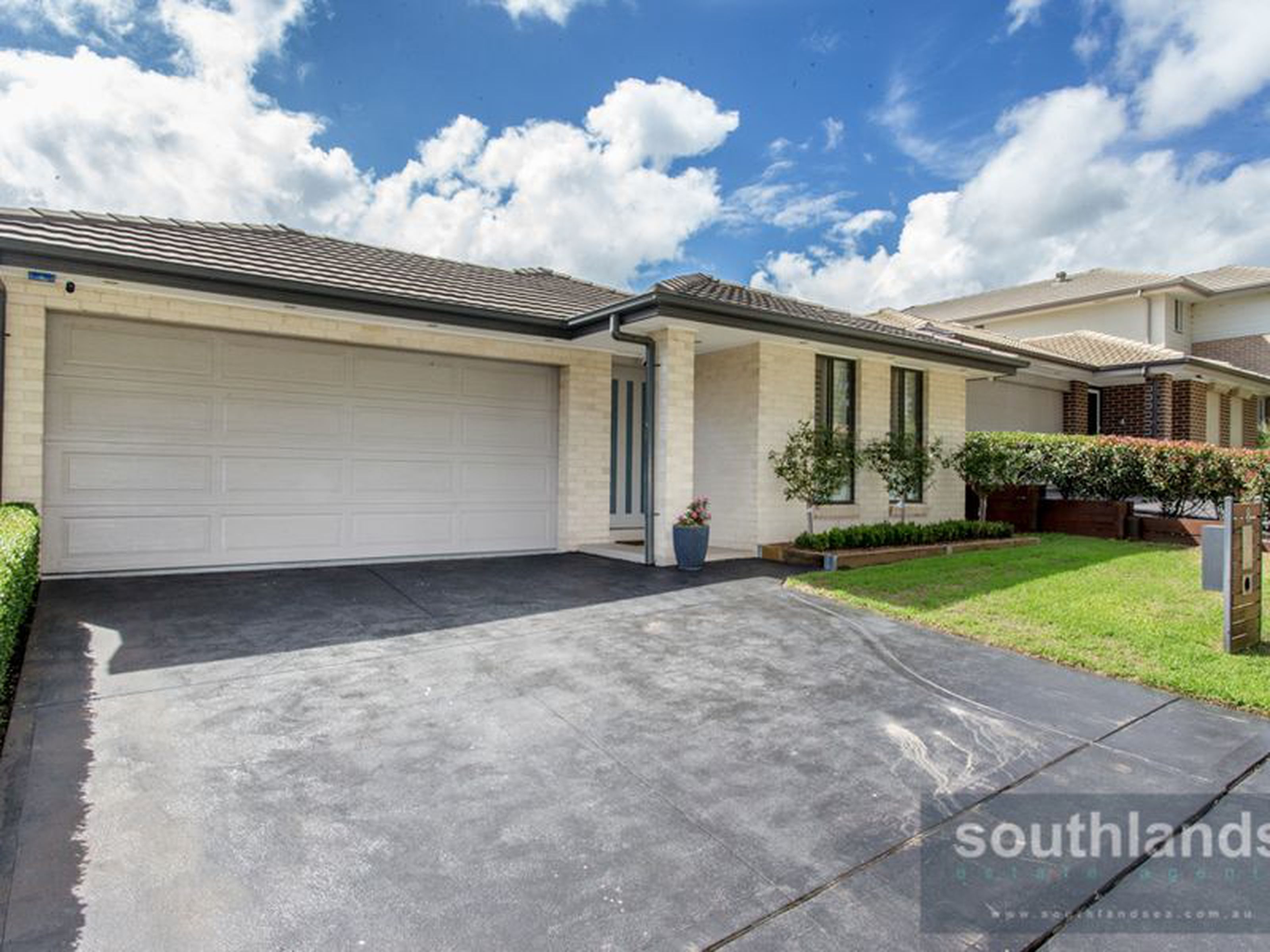 8 Coachwood Drive, CLAREMONT MEADOWS