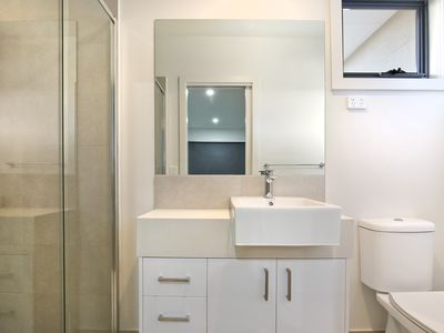 2/5 Bristol Road, Pascoe Vale