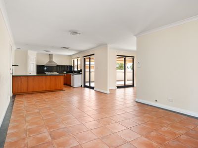 14 Smythe Drive, Broadwood