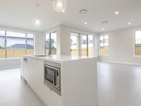 37 Prahan Crescent, Parkinson