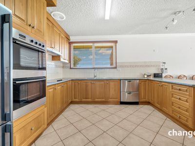 11 Robbs Road, Werribee South