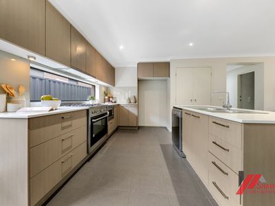 12 Bindarri Road, Manor Lakes