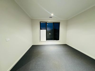 18 Pebble Road, Pakenham