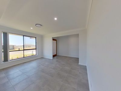 129 Champagne Drive, Dubbo