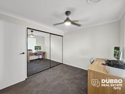 52A Dunheved Circle, Dubbo