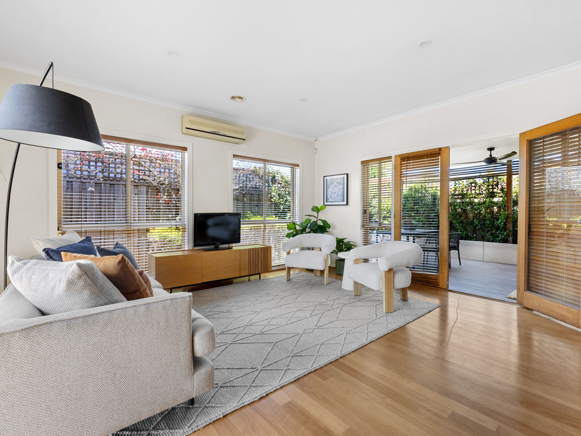 2 / 198 Civic Parade, Altona