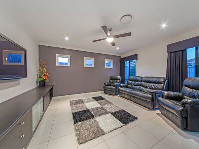 7 Brushbox Pl, Wakerley