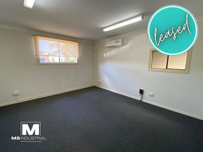 8 / 1 Field Close, Moorebank