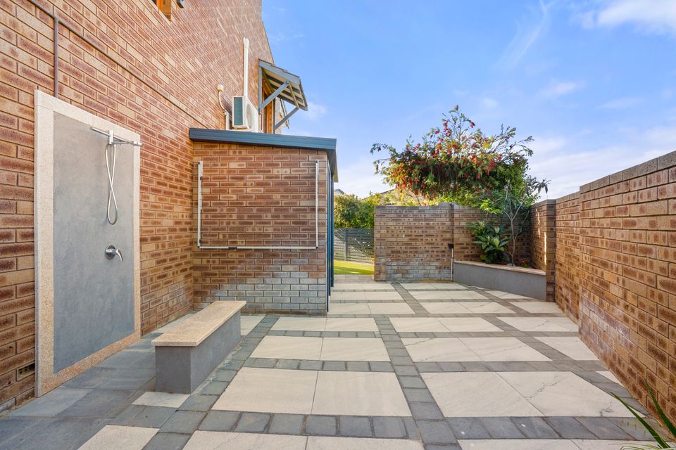 9 / 16 ARCADIA DRIVE, Shoalwater