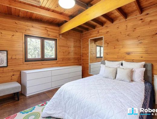 Enter Acreage Freedom with Exceptional Multi-Generational Versatility image 13