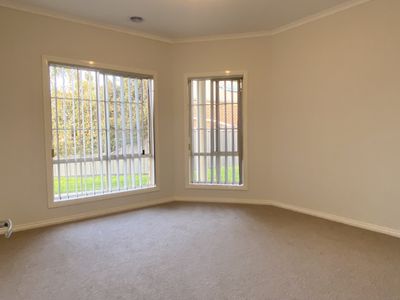 12 Maculata Place, Manor Lakes