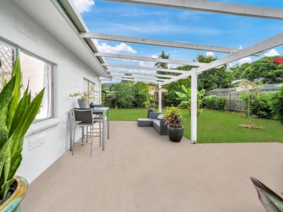 2 / 5 Ireland Crescent, Whitfield