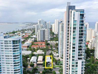 2/33 Breaker Street, Main Beach