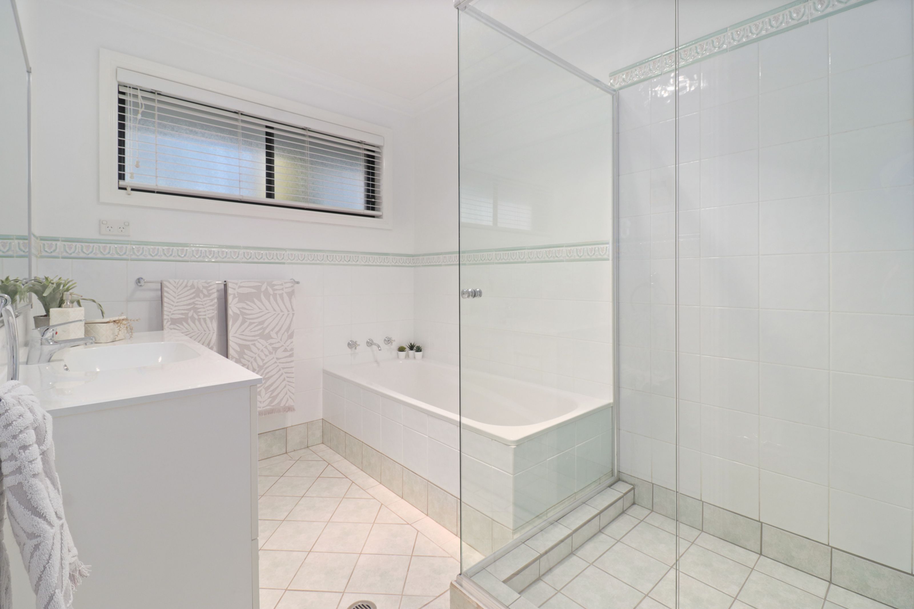 25-27 Knox Street, GLENMORE PARK