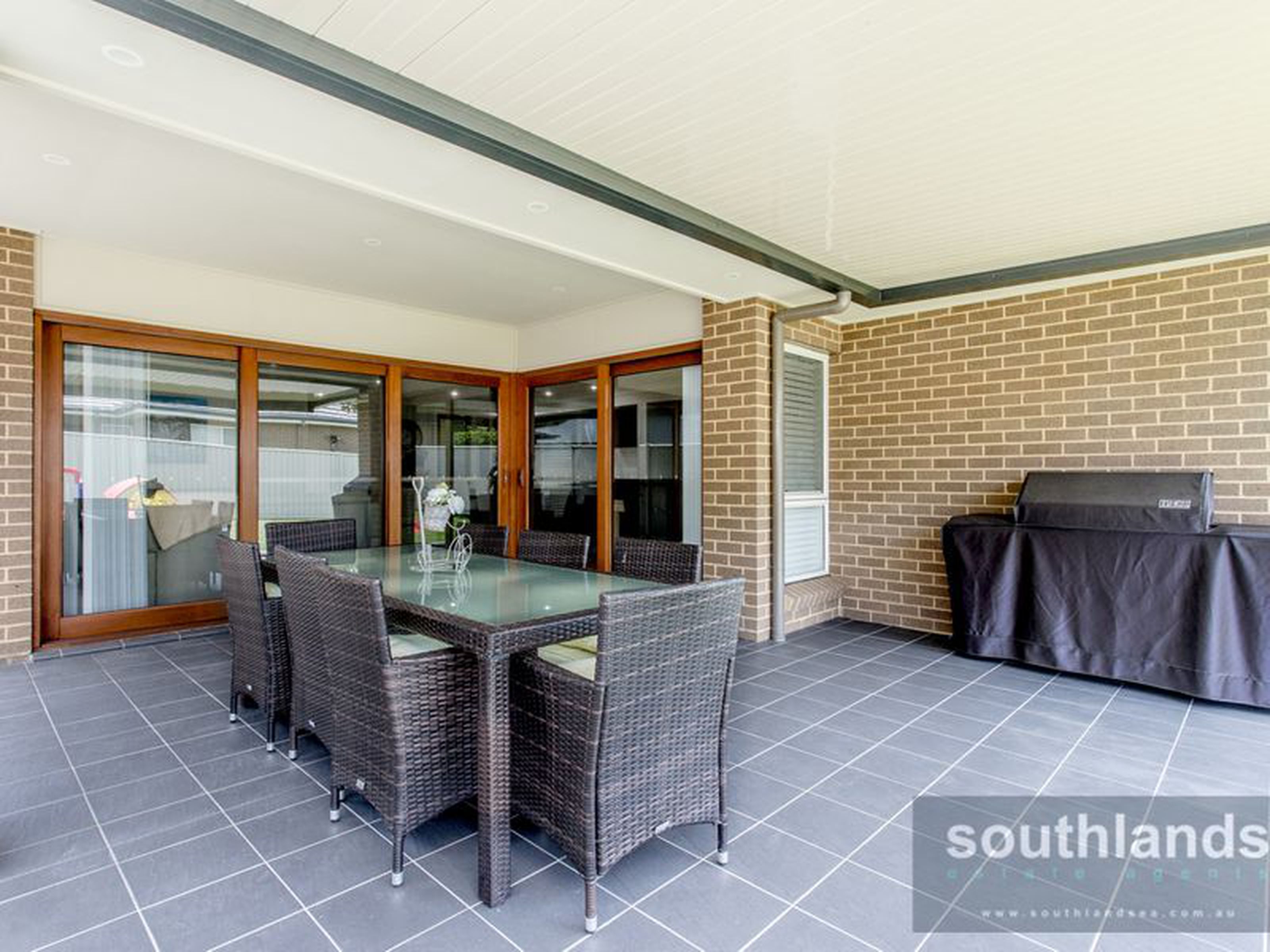 17 Equestrian Circuit, CLAREMONT MEADOWS