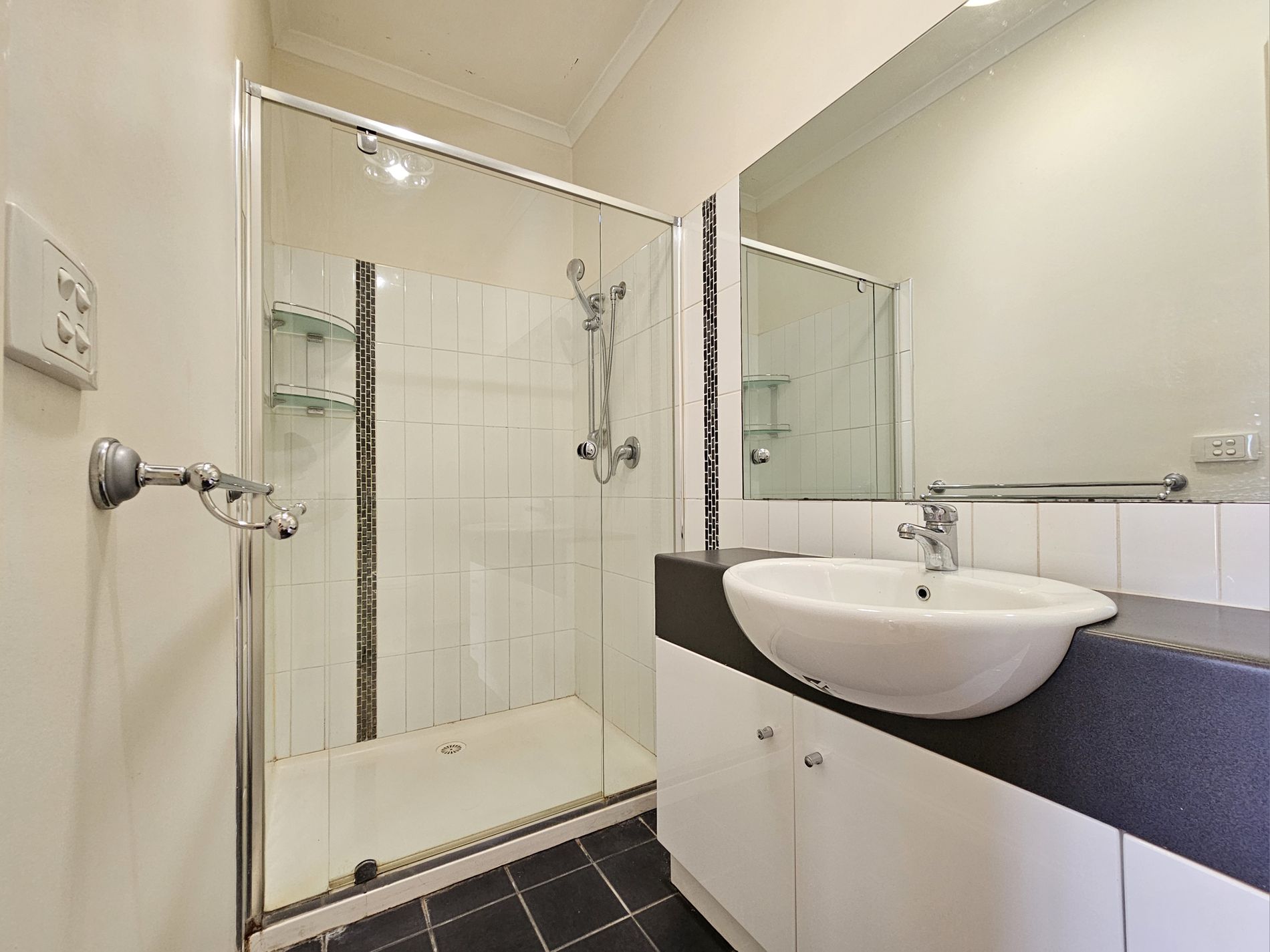 8 Paynes Road, Mount Waverley