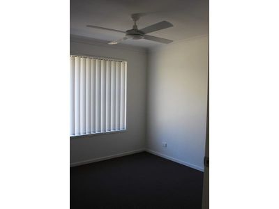 1 / 102 Bradman Way, Urangan
