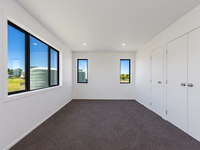 20 Journeys End, Tapora