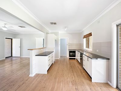 44 Banksia Crescent, Dubbo