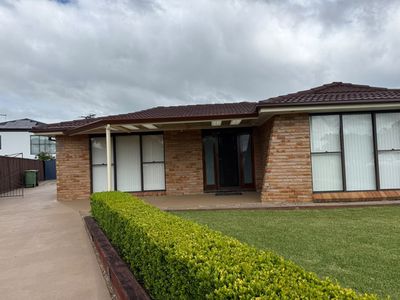 2 Hope Crescent, Bossley Park