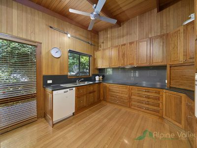 13 Kiewa Valley Highway, Tawonga South