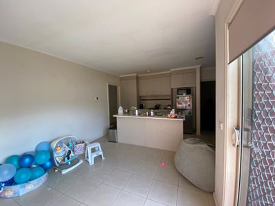 2 / 11A Moffatt Crescent, Hoppers Crossing