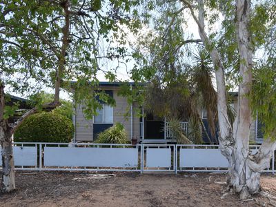 99 CRANE STREET, Longreach