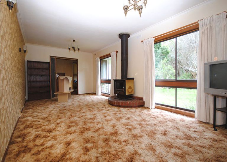 905 Portland-Nelson Road, Portland