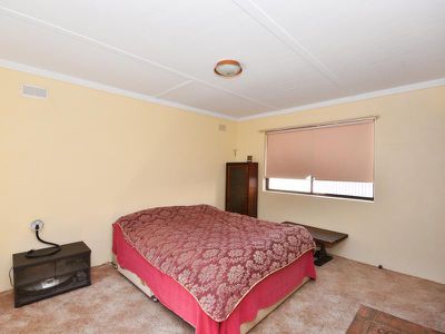 2 / 4 Trotter Lane, Ironbark