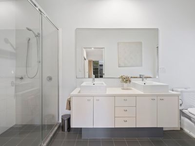 28 Brook Street, Wakerley