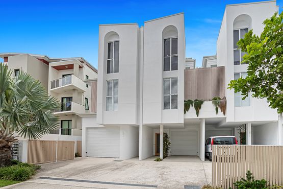 2 / 1 Canal Avenue, Runaway Bay