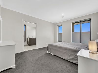 60 Cloudburst Avenue, Wyndham Vale