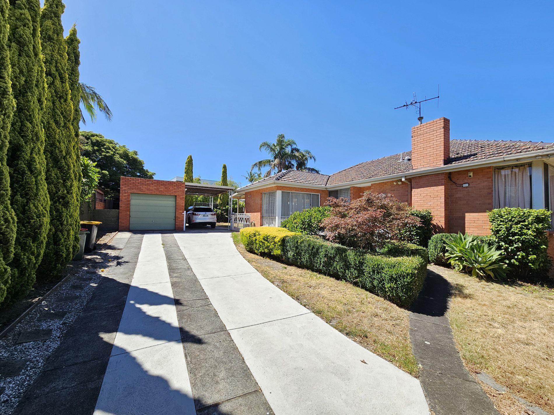 8 Paynes Road, Mount Waverley