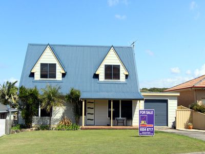 35 Lakeview Crescent, Forster
