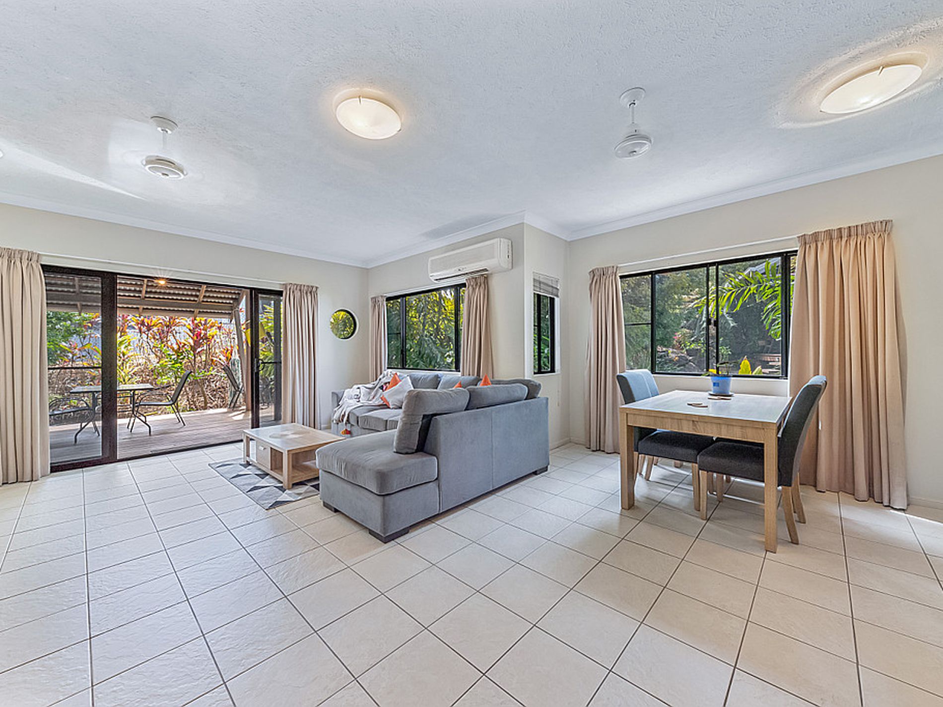 8 / 14 Altmann Avenue, Cannonvale