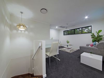 142 Kamarin Street, Manly West