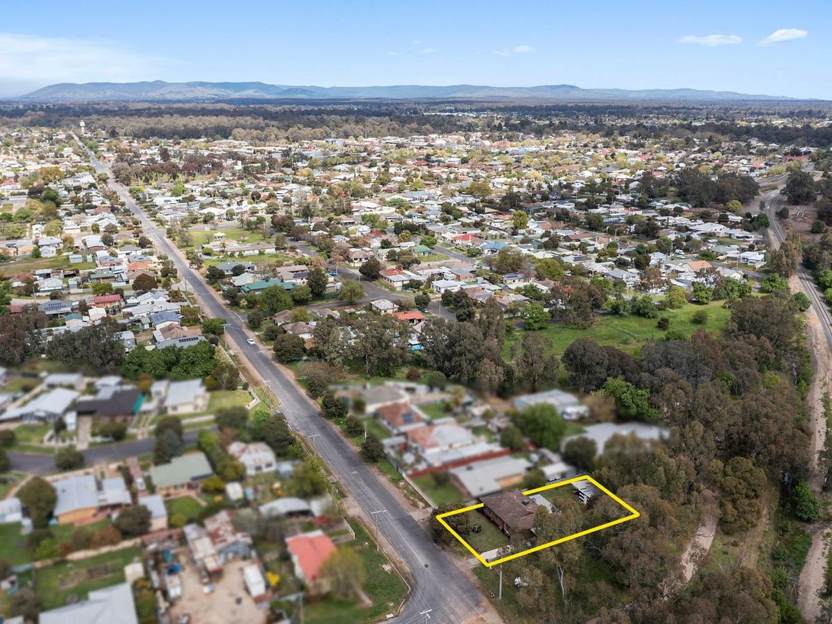 11 Salisbury Street, Benalla