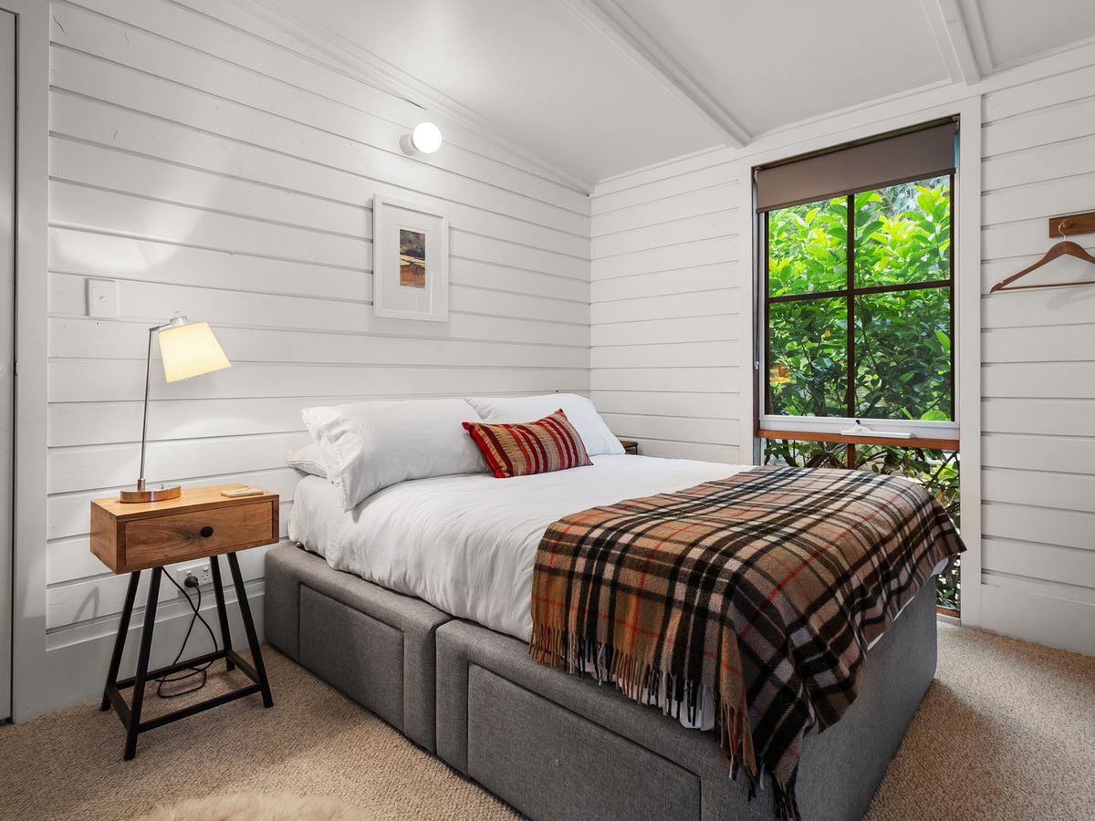 24 Blanche Parade, Mount Macedon