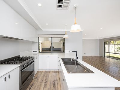 180 Lagoon Drive, Yanchep