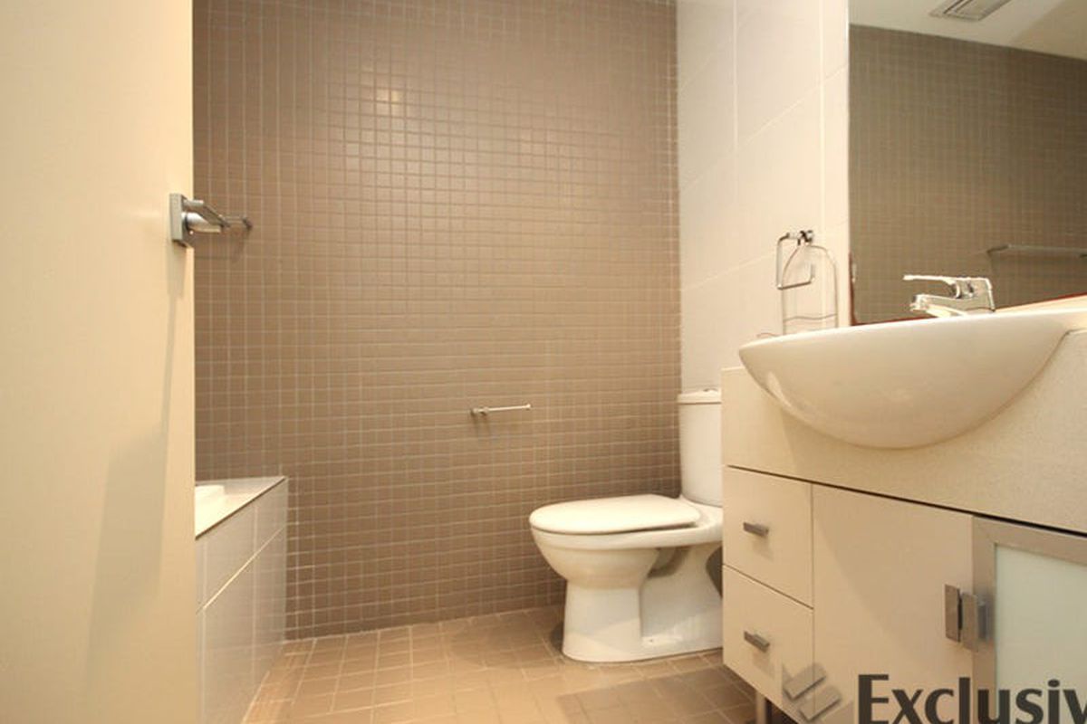 4  Stromboli Strait , Wentworth Point