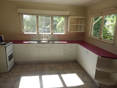 6 Walkers Lane, Booval